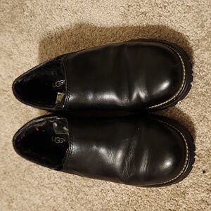 UGG Clogs Womens 7 Black Leather Slip On Sherpa Lined Chunky Soles Loafers